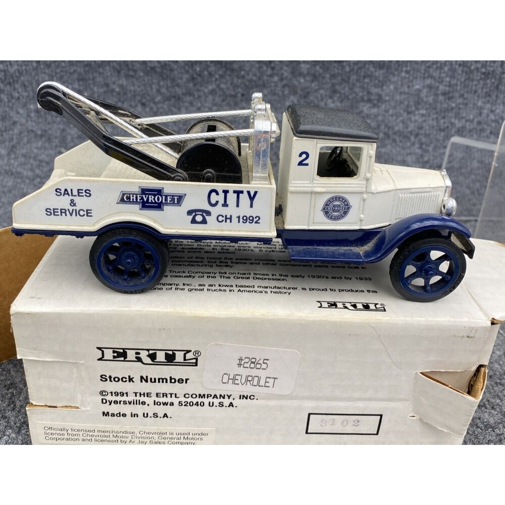 Ertl 1/34 1931 Hawkeye Wrecker Coin Bank Chevrolet City Sales Service 2865 Box